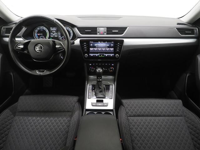 Skoda SUPERB Combi 1.4 TSI iV 218PK | Keyless | Camera | DAB | Cruise | Stoelverwarming | LED | Carplay