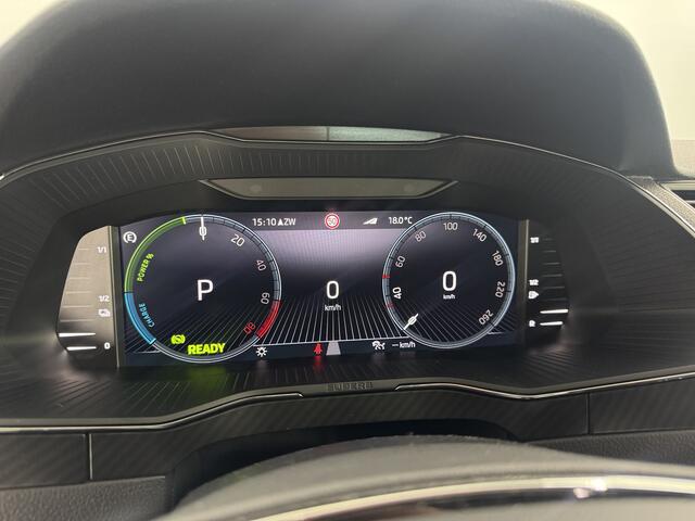 Skoda SUPERB Combi 1.4 TSI iV Sportline / Pano / Canton / Camera