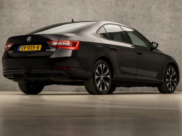Skoda SUPERB 1.4 TSI Sport (APPLE CARPLAY, GROOT NAVI, CLIMATE, STOELVERWARMING, SPORTSTOELEN, GETINT GLAS, TREKHAAK, PARKEERSENSOREN, LM VELGEN, NIEUWSTAAT)