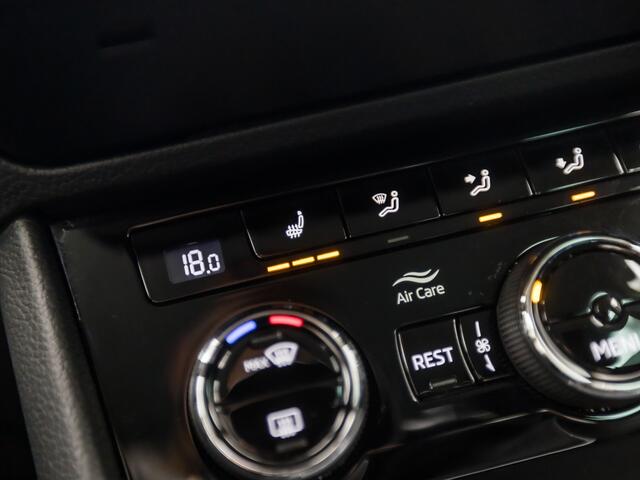 Skoda SUPERB 1.4 TSI Sport (APPLE CARPLAY, GROOT NAVI, CLIMATE, STOELVERWARMING, SPORTSTOELEN, GETINT GLAS, TREKHAAK, PARKEERSENSOREN, LM VELGEN, NIEUWSTAAT)