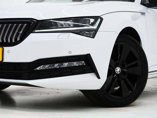 Skoda SUPERB Combi 1.4 TSI iV Sportline 218PK | Panoramadak | Trekhaak | Sportstoelen | Camera | Keyless | Carplay