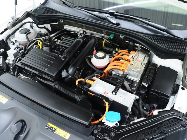 Skoda SUPERB Combi 1.4 TSI iV Sportline 218PK | Panoramadak | Trekhaak | Sportstoelen | Camera | Keyless | Carplay