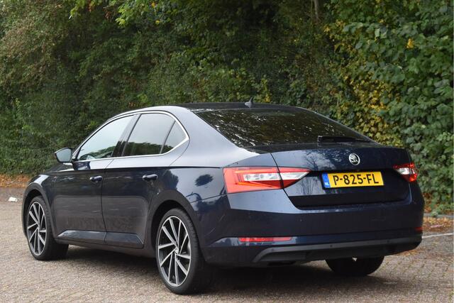Skoda SUPERB 1.6 TDI Ambition Business | Carplay | Camera | Elekt.stoelen | DAB | Full LED / Xenon | LM-Velgen