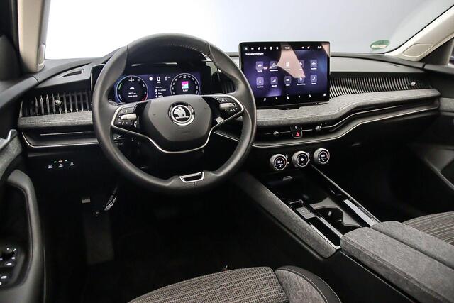 Skoda SUPERB Combi First Edition 1.5 TSI PHEV 204pk DSG Automaat Trekhaak, Adaptive cruise control, 360 camera, Achteruitrijcamera, Elektrische achterklep, Navigatie