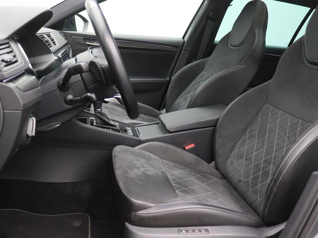 Skoda SUPERB Combi 1.4 TSI iV Sportline Business 218PK DSG Pano-Schuifdak, Trekhaak, Matrix-LED Verlichting, Navi Columbus, Side Assist, Virtual Pedal, Memorystoel, Achteruitrijcamera, Stoel-Stuurverwarming, 19" LM Velgen