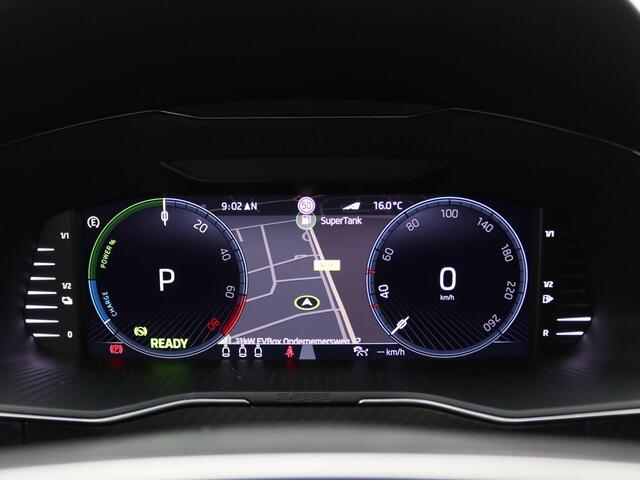 Skoda SUPERB Combi 1.4 TSI iV Sportline Business 218PK DSG Pano-Schuifdak, Trekhaak, Matrix-LED Verlichting, Navi Columbus, Side Assist, Virtual Pedal, Memorystoel, Achteruitrijcamera, Stoel-Stuurverwarming, 19" LM Velgen