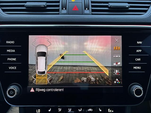 Skoda SUPERB Combi 1.4 TSI iV Sportline Business | Elektrisch glazen panorama-dak | Aanhangwagen geremd 1600kg |