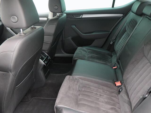 Skoda SUPERB 1.5 TSi 150 Pk Automaat Business Edition | Cruise Control | Navigatie | Bluetooth | CarPlay | Achteruitrijcamera | Trekhaak