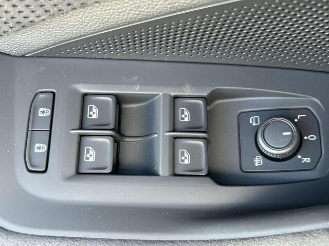 Skoda SUPERB combi Sportline Business 1.5 TSI PHEV 150 kW / 204 PK Combi | Metallic Lak | 19'' lichtmetalen velgen | Panorama dak | Trekhaak wegklapbaar | All-Season banden