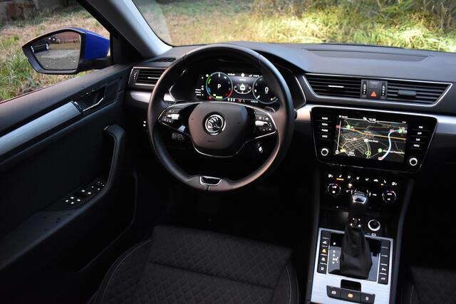 Skoda SUPERB Combi iV 218PK DSG HYBRID BUSINESS VIRTUAL/NAVI/TREKHAAK