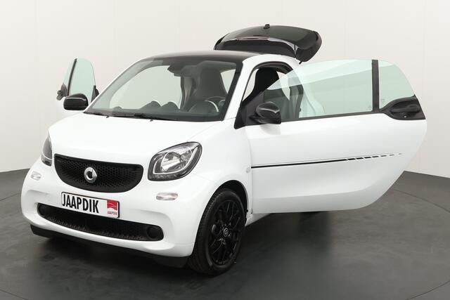 Smart FORTWO BWJ 2020 EQ Essential 82 PK 18 kWh AUTOMAAT / NAVI / AIRCO / CRUISE / STOELVERW. / PANORAMADAK / BLUETOOTH / LEDER / LMV