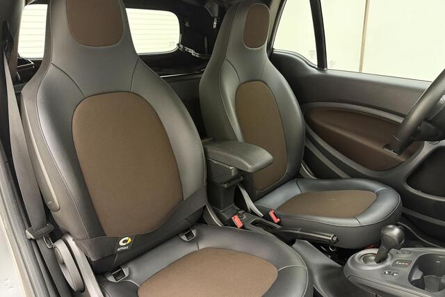 Smart FORTWO cabrio 1.0 Perfect Automaat Cabriolet | Climate control Stoelverwarming | Lichtmetalen velgen | Weinig kilometers | Radio | Bluetooth