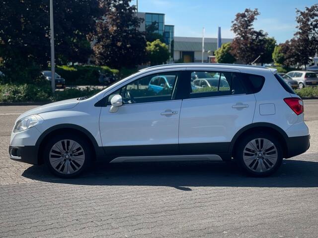 Suzuki S-Cross 1.6 EXCLUSIVE TREKHAAK CRUISE ECC