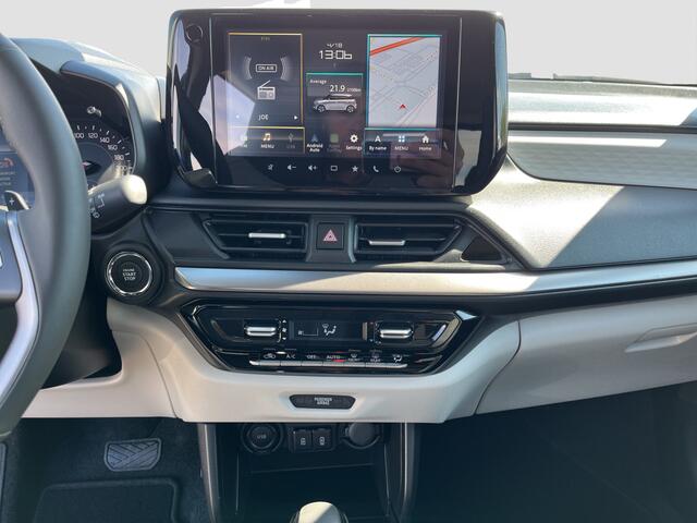 Suzuki SWIFT 1.2 Style Smart Hybrid | Stoelverwarming | Parkeersensoren | Achteruitrijcamera | Bi-tone Metallic lak |