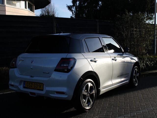 Suzuki SWIFT Style 1.2 Smart Hybrid 85PK CVT Automaat Two-Tone dak, Climate Control, Navigatie, Lichtmetalen velgen, Zwarte Wielkast randen