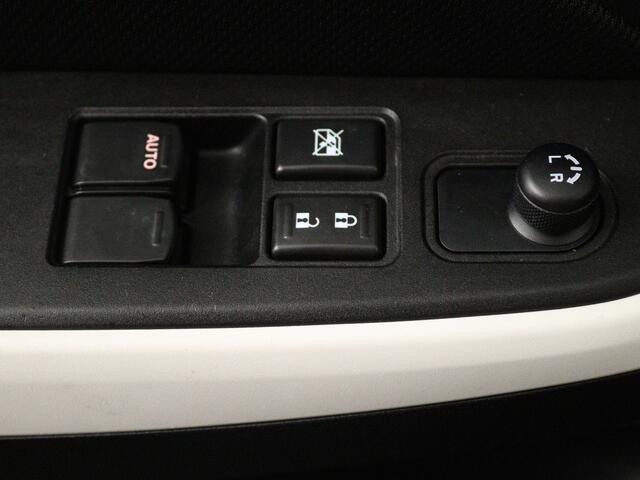 Suzuki SWIFT 1.0 Select | Apple Carplay / Android Auto (Navigatie) | Camera | LM velgen | Airco | Stoelverwarming |