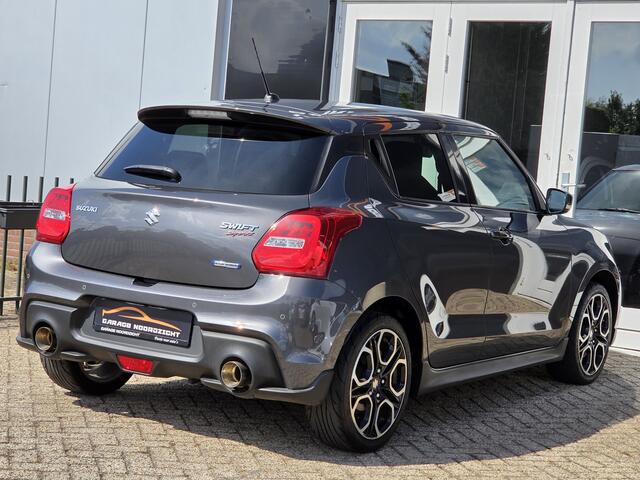 Suzuki SWIFT 1.4 Sport Smart Hybrid NAVIGATIE|CAMERA|CRUISE CONTROL|KEY LESSGO & ENTRY|GETINT GLAS|17 INCH|1E EIGENAAR|DEALER ONDERHOUDEN Maandag tot Vrijdag geopend van 09.00 tot 20.00 uur en Zaterdag van 09.00 tot 18.00 uur