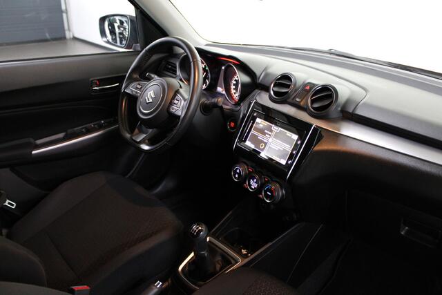 Suzuki SWIFT 1.2 Stijl Smart Hybrid / Trekhaak / Camera / Navigatie /