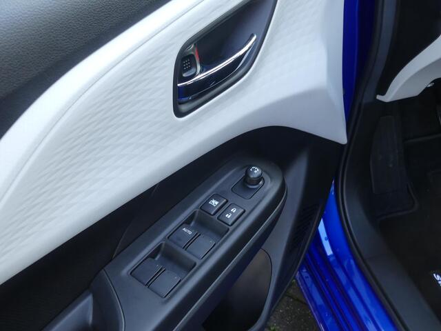 Suzuki SWIFT 1.2 Comfort Smart Hybrid 6 jaar fabrieksgarantie, Uit voorraad leverbaar, Apple Carpl/Andr Auto, Camera