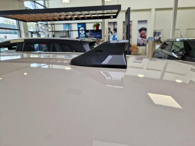 Suzuki SWIFT 1.2 Style Smart Hybrid | Black Rhino pack