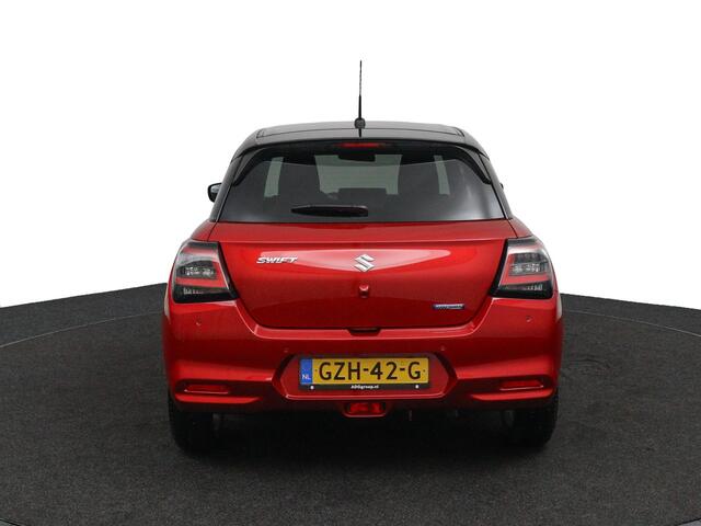 Suzuki SWIFT 1.2 Select Smart Hybrid | Stoelverwarming | Grootscherm Navigatie | Draadloos Apple Carplay | Bi- tone parelmoer Rood | Parkeersensoren Achter | Keyless Entry |