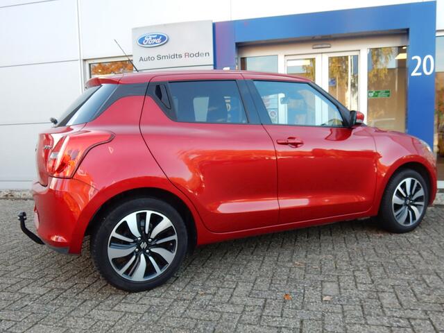 Suzuki SWIFT 1.2 90PK Stijl 5 deurs | Adapt. cruise | Camera | LED | Nav | All season banden | Trekhaak |