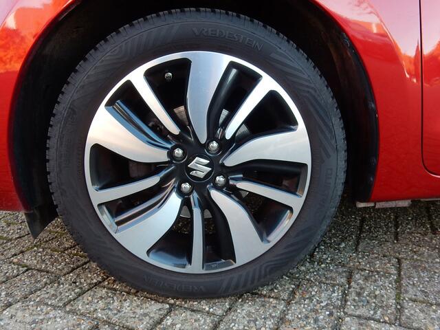 Suzuki SWIFT 1.2 90PK Stijl 5 deurs | Adapt. cruise | Camera | LED | Nav | All season banden | Trekhaak |