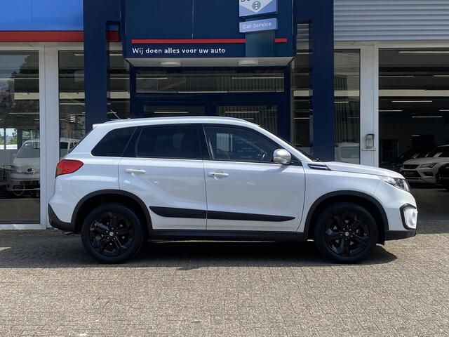 Suzuki VITARA 1.4 S / Adaptieve Cruise-Control / Stoelverwarming / Trekhaak / Radio-Bluetooth / Navi / LED / Getint-Glas / Elektr.-Pakket / PDC V+A met Camera-Achter / 17'' LMV / ENZ.