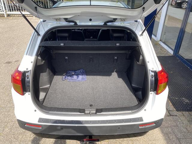 Suzuki VITARA 1.4 S / Adaptieve Cruise-Control / Stoelverwarming / Trekhaak / Radio-Bluetooth / Navi / LED / Getint-Glas / Elektr.-Pakket / PDC V+A met Camera-Achter / 17'' LMV / ENZ.