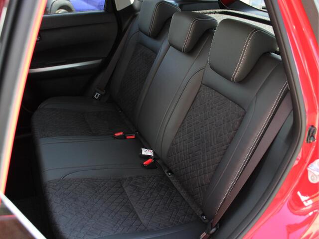 Suzuki VITARA 1.5 Hybrid Style 115PK Automaat Panoramadak, Navigatie, Parkeersensoren V en A, Stoelverwarming, Achteruitrijcamera