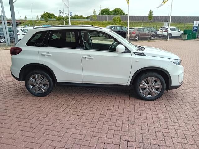 Suzuki VITARA 1.5 Hybrid Select Automaat, Airco(automatisch), Carplay/Android auto, Navigatie, Dode hoek detector, Cruise control adaptief, Stoelverwarming, Achteruitrijcamera, Keyles entry and go, etc,etc.., Zeer mooie auto, 1e eigenaar, Dealer onderhouden, Fabrieksga