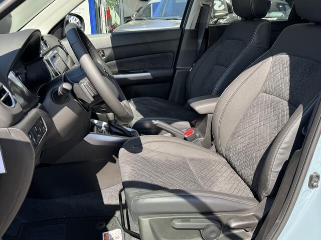 Suzuki VITARA 1.4 Boosterjet Style Hybrid Betreft een Demo. Op korte termijn leverbaar info: M.Safari 0492588976