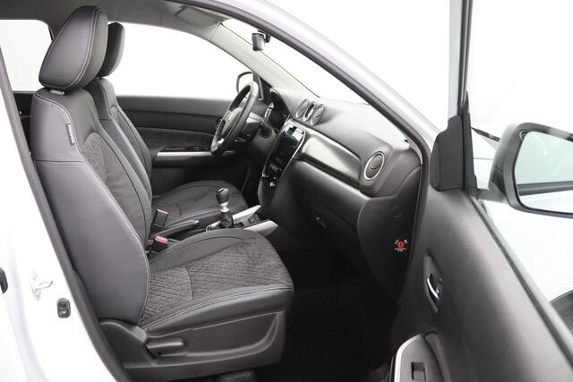 Suzuki VITARA 1.4 Boosterjet Style Smart Hybrid | Nieuwe Auto | Alcantara Bekleding | Keyless Entry | Dodehoek Detectie | Parkeersensoren Rondom |