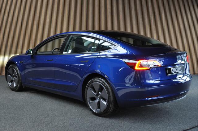 Tesla Model 3 Long Range AWD 78 kWh Autopilot ACC Stuurverw. PDC Leer Navi Panoramadak 360° Elektr. achterklep Stoelverwarming voor & achter Climate voor & achter LM velgen BTW auto! Nieuw!
