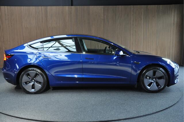 Tesla Model 3 Long Range AWD 78 kWh Autopilot ACC Stuurverw. PDC Leer Navi Panoramadak 360° Elektr. achterklep Stoelverwarming voor & achter Climate voor & achter LM velgen BTW auto! Nieuw!