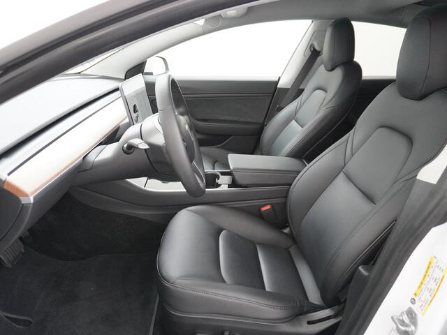 Tesla Model 3 Long Range AWD 75kWh Soh 89% Lmv 19" Navi Ecc Leder Panoramadak Adaptive Cruise Control Autopilot Elek.Stoelen+Verwarmd+Memory Premium Audio 4WD Privacy Glas Fabrieksgarantie op Accu en motor tot 24-08-2028 1e Eigenaar Origineel Nederlandse Auto