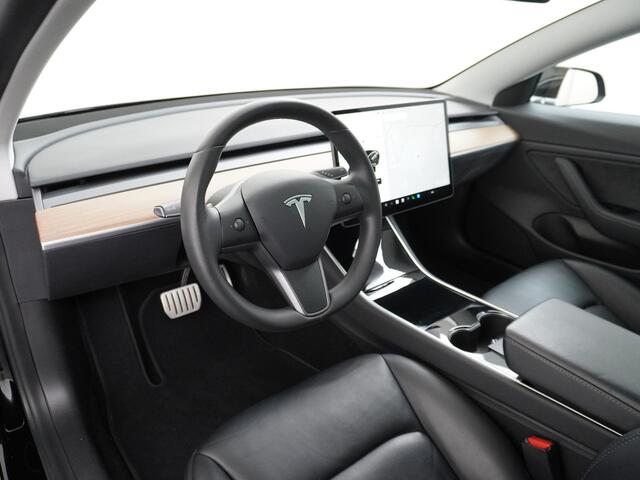 Tesla Model 3 Performance 513pk 20" AutoPilot Pano.dak Adaptive Cruise Camera''s Leer PDC-A+Voor Wifi Ecc Pdc Dual Motor ! Elektr.-A-Klep+Stuur+Verst.Stoel+Geheugen, Easy Entry Stoel+Bank-Verwarmd Keyless carbon spoiler rode remklauwen Long Range accu WiFi Voorbereid. 