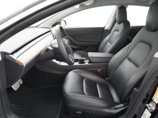 Tesla Model 3 Performance 513pk 20" AutoPilot Pano.dak Adaptive Cruise Camera''s Leer PDC-A+Voor Wifi Ecc Pdc Dual Motor ! Elektr.-A-Klep+Stuur+Verst.Stoel+Geheugen, Easy Entry Stoel+Bank-Verwarmd Keyless carbon spoiler rode remklauwen Long Range accu WiFi Voorbereid. 