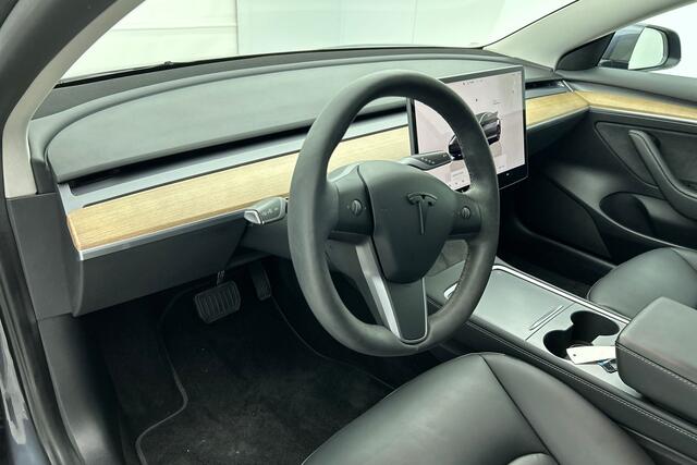 Tesla Model 3 Standard RWD Plus, Basic Autopilot, Panoramadak