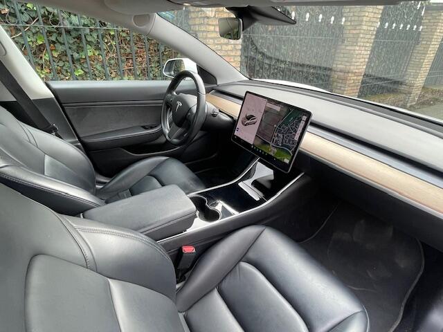 Tesla Model 3 Long Range AWD 75 kWh / 108.450 km/ 2019