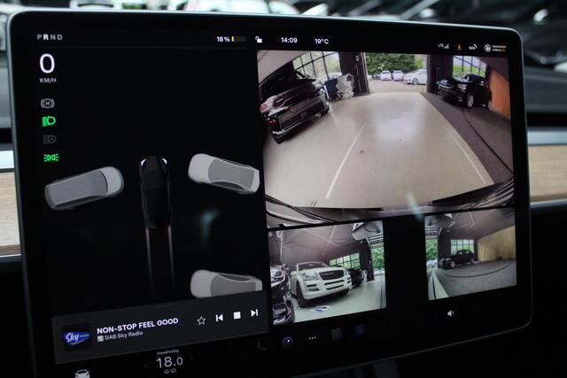 Tesla Model 3 RWD Autopilot ACC Stuurverwarm. PDC Leer Navi Panoramadak 360° Elektr. achterklep Stoelverwarming voor & achter Climate voor & achter LM velgen BTW auto! Nieuw!