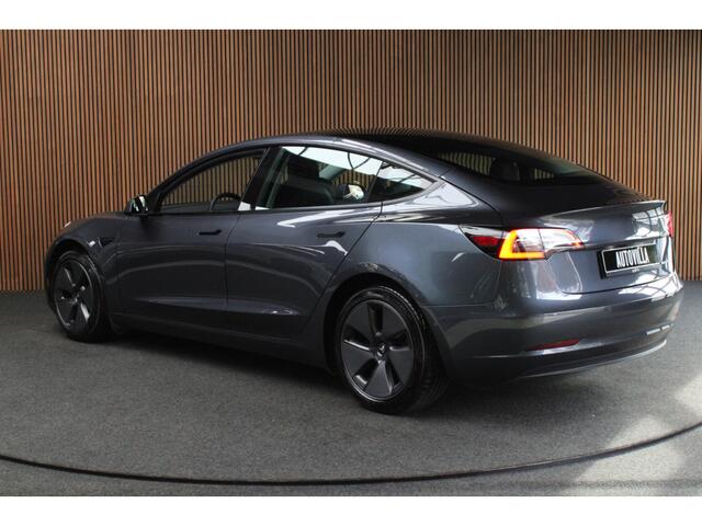 Tesla Model 3 Standard Plus ACC Autopilot Stuurverwarm. PDC Leer Navi Panoramadak 360° Elektr. achterklep Stoelverwarming voor & achter Climate voor & achter LM velgen BTW auto! Nieuw!