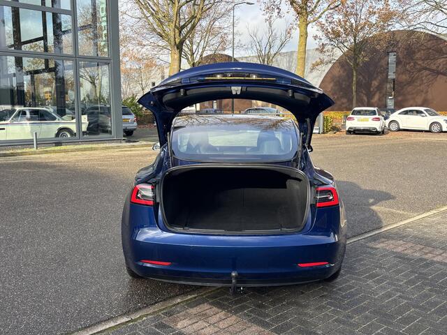 Tesla Model 3 Long Range AWD 75 kWh AFNEEMBARE TREKHAAK | 750KG TREKGEWICHT | ORIGNEEL NL AUTO | RIJKLAAR MET 12 MND BOVAG GARANTIE |