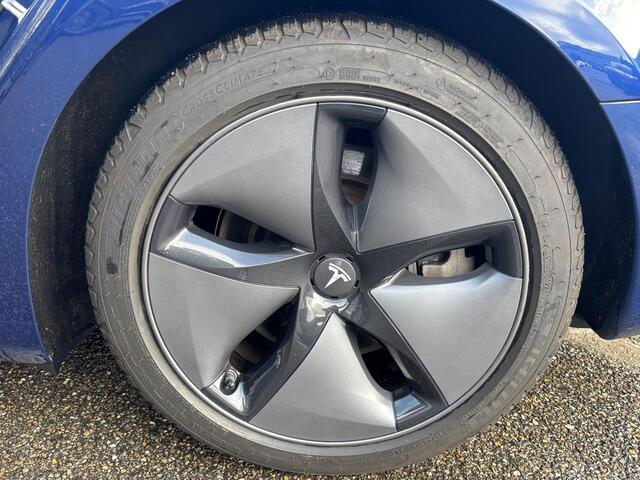 Tesla Model 3 Long Range AWD 75 kWh AFNEEMBARE TREKHAAK | 750KG TREKGEWICHT | ORIGNEEL NL AUTO | RIJKLAAR MET 12 MND BOVAG GARANTIE |