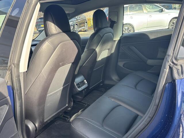 Tesla Model 3 Long Range AWD 75 kWh AFNEEMBARE TREKHAAK | 750KG TREKGEWICHT | ORIGNEEL NL AUTO | RIJKLAAR MET 12 MND BOVAG GARANTIE |