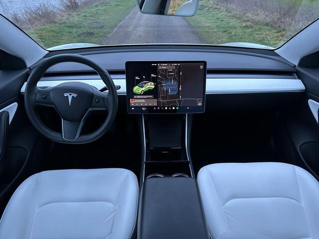 Tesla Model 3 Standard RWD Plus 60 kWh Autopilot / Panoramadak / Leer / Metallic lak