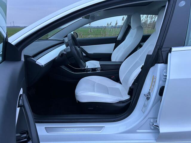 Tesla Model 3 Standard RWD Plus 60 kWh Autopilot / Panoramadak / Leer / Metallic lak