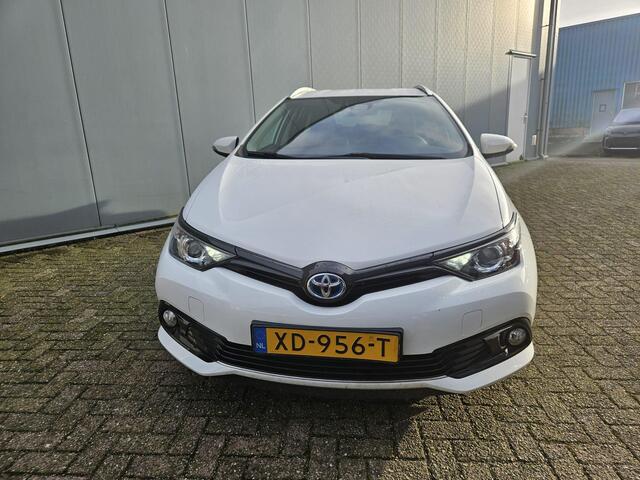 Toyota AURIS Touring Sports 1.8 Hybrid Energy Plus | 1e Eigenaar | NIEUW GELEVERD & ONDERHOUDEN | Trekhaak | Navigatie |