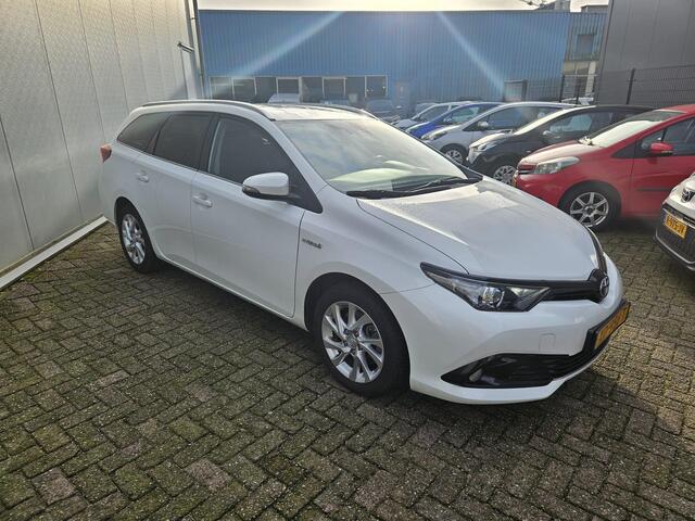 Toyota AURIS Touring Sports 1.8 Hybrid Energy Plus | 1e Eigenaar | NIEUW GELEVERD & ONDERHOUDEN | Trekhaak | Navigatie |