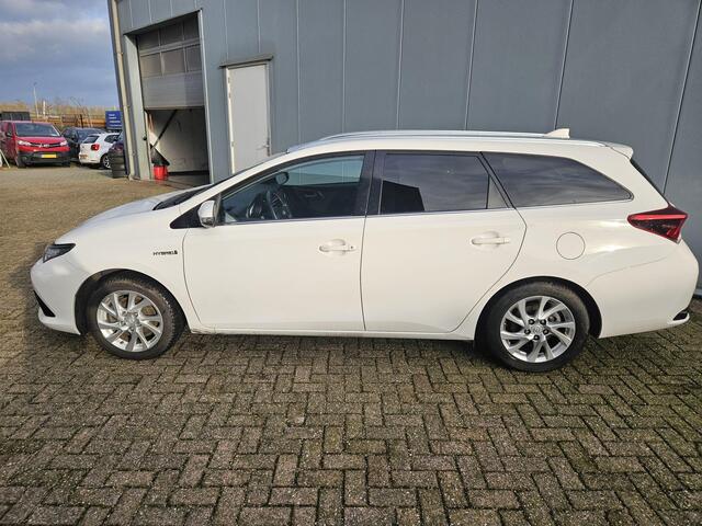 Toyota AURIS Touring Sports 1.8 Hybrid Energy Plus | 1e Eigenaar | NIEUW GELEVERD & ONDERHOUDEN | Trekhaak | Navigatie |